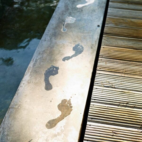 Cómo mejorar la eficiencia energética del hogar este verano_huella